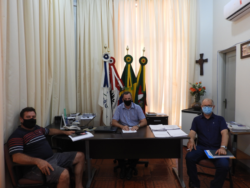 Reunião com presidente do Sindicato dos Servidores Municipais envolvendo Poder Executivo e Poder Legislativo